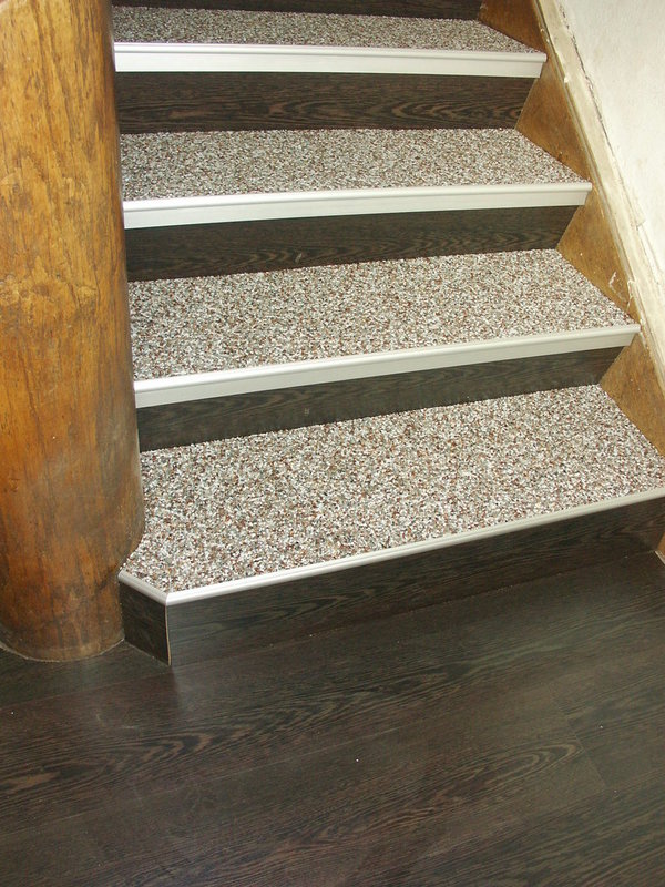 Steinteppich Treppe Stellstufe pro lfm und Höhe 20 cm