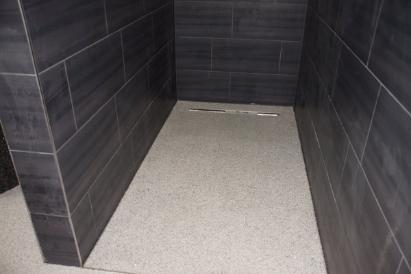 Steinteppich Dusche aus Marmorkiesel