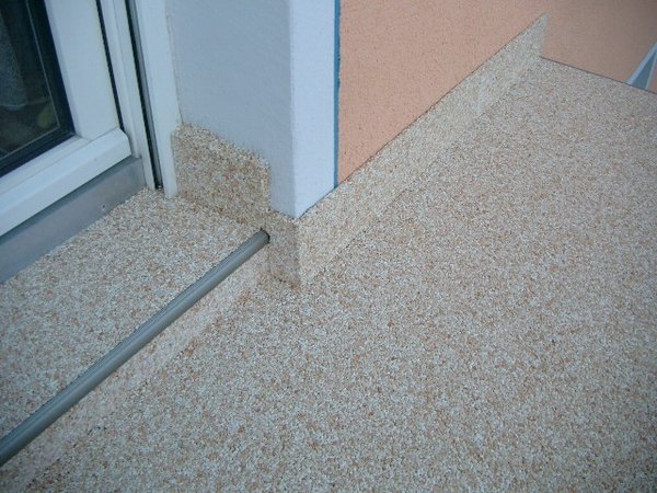 Treppensanierung mit PUR Flüssigfolie und Steinteppich