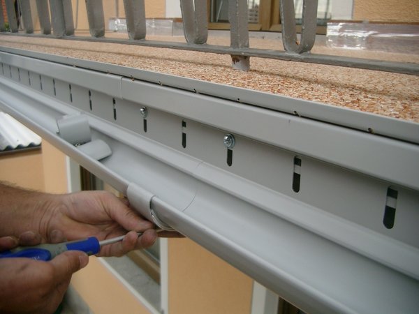 Balkonsanierung mit PUR Flüssigfolie und Steinteppich